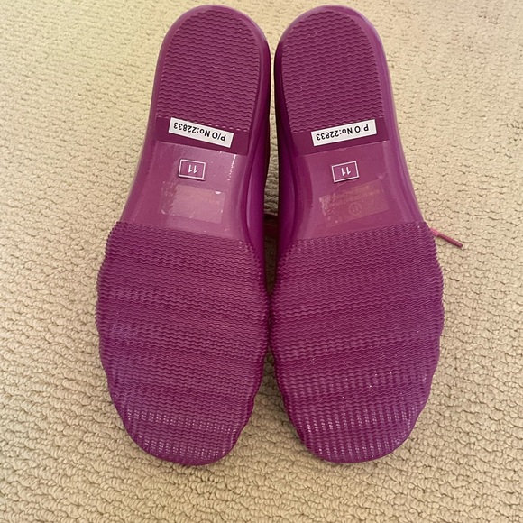 Duck Boots brand new in box - fun magenta color - Picture 5 of 5